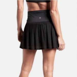 Athleta backspin pleated black tennis skirt skort with shorts and pockets size M